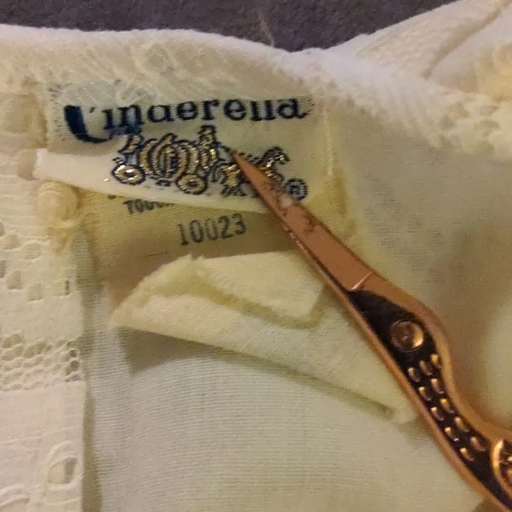 Cinderella vintage union made white‎ dress with blue ribbon size 18  Lace Satin